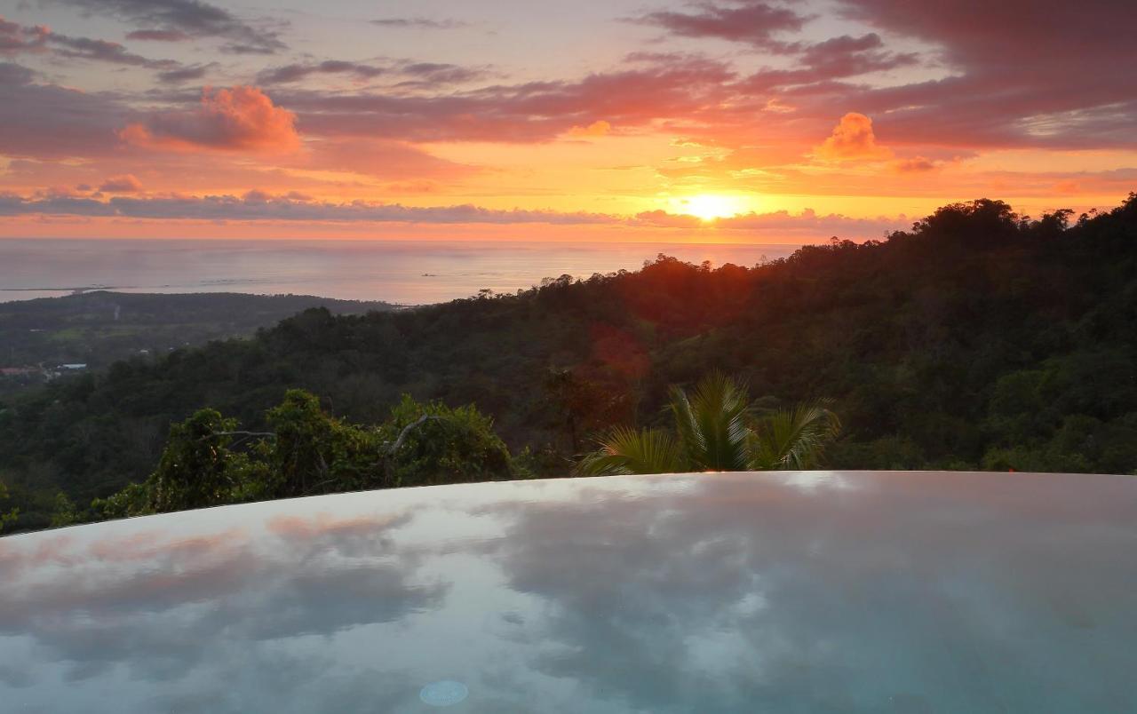 Golden Pineapple Villas-Adults Only อูวีตา ภายนอก รูปภาพ